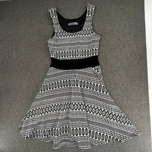 Bailey Blue Fit & Flare Dress Small Stretch Sleeveless Scoop Neck Lace Waist